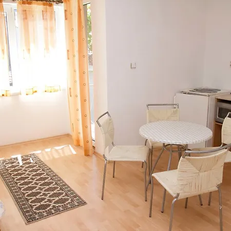 Πανσιόν Sokratovi 3*